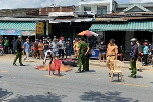 Hai vợ chồng bị xe container cán chết ở Quốc lộ 50