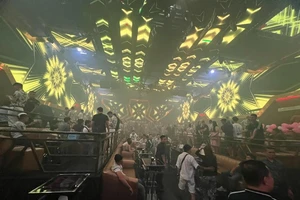 36 dân chơi phê pha trong Bar New Club