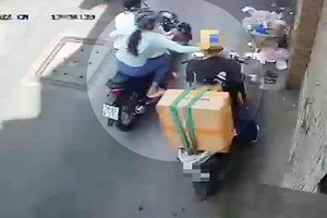 Đôi nam nữ giật iPhone của nữ shipper ở Gò Vấp