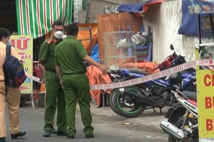 Hai người đàn ông đánh nhau, một người bị đâm chết