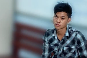 Thiếu nữ và em gái 13 tuổi té xe sau khi bị cướp giật ở Gò Vấp