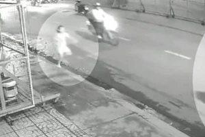 Công an đang tìm một chiếc iPhone 13 trong vụ cướp giật