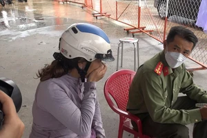 Cha mẹ tìm con, em tìm chị… trong vụ cháy quán karaoke ở Bình Dương