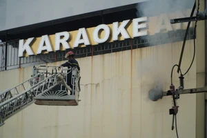 Quán karaoke có nhiều người chết cháy: Các cửa sổ bị xây bít bùng