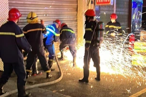 Cháy thẩm mỹ viện trên đường Trần Hưng Đạo, 7 người thoát nạn