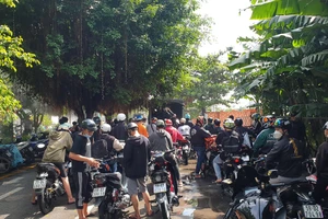 Cảnh sát huy động nhiều ô tô đưa cả trăm xe cọp, xe độ chế về trụ sở