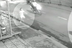 Công an điều tra một người Hàn Quốc bị giật iPhone 13 ở trung tâm TP.HCM