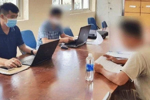 Phóng viên, giảng viên đại học bị công an mời lên xử lý vì đăng tin câu like