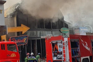 Cháy dữ dội tại quán bar từng vi phạm PCCC ở quận 1
