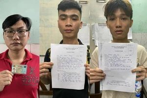 Vụ đánh người ở phố đi bộ: Công an mời tạm giữ 7 người bán hàng rong