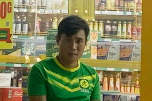 Thanh niên dùng kéo cướp cửa hàng Bách Hóa Xanh ở Hóc Môn