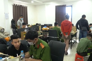 Hàng trăm nhân viên công ty luật ghép hình, chửi bới, đòi nợ 