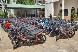 Công an phường 4, Tân Bình tìm chủ sở hữu của 44 xe máy