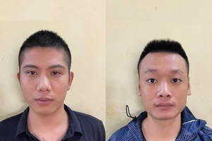 Hai thanh niên Hà Nội tạt sơn vào nhà ‘con nợ’ ở Hóc Môn