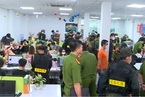 Công an vây ráp 3 ‘trung tâm’ lừa đảo công nghệ cao ở Tân Bình