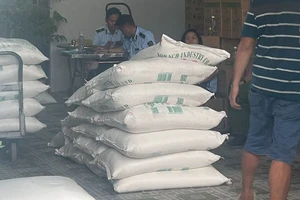 Công an phát hiện gần 10 tấn đường nghi nhập lậu