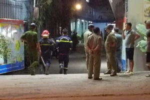 Thanh niên nghi ‘ngáo đá’ xông vào công ty đập phá ở Bình Tân