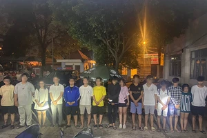 Tổ 363 đi tuần, bắt quả tang đánh bạc và tàng trữ ma túy