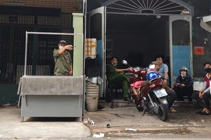 Thi thể vũ công trong căn nhà khóa trái ở Tân Phú