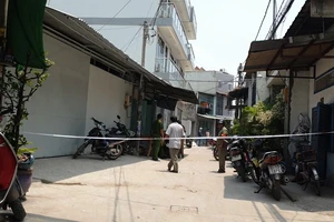 Cảnh sát nổ 2 phát súng bắt thanh niên chặt đầu mẹ ruột