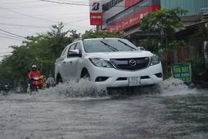 Mới mưa đầu mùa, TP.HCM đã ngập