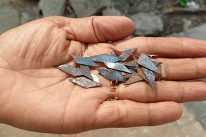 20 phút kéo xe tự chế hút được 500 mảnh sắt từ ‘đinh tặc’