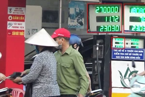 Đình chỉ cửa hàng trưởng, cửa hàng phó tại cây xăng gian lận