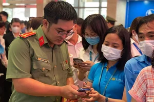 Công an cấp tài khoản định danh điện tử mức 2 ở Tân Sơn Nhất