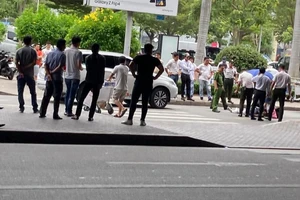 Người phụ nữ bị ô tô tông văng ở nhà ga quốc tế Tân Sơn Nhất