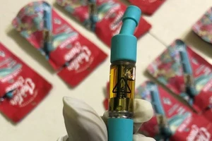 Ma túy tổng hợp núp bóng thuốc lá điện tử lập 'đại lý' trong trường học