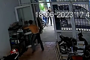 Đập phá nhà sau khi chém nạn nhân trọng thương ở Củ Chi