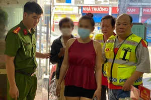 Công an đưa nhiều người lang thang đi cai nghiện, đưa vào cơ sở xã hội