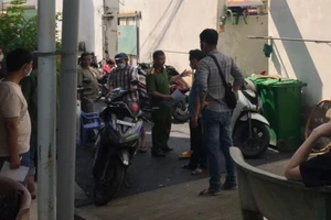 Hai vợ chồng trọng thương, tử vong bất thường ở khu trọ