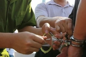 Kế toán trưởng tham ô hơn 900 triệu chơi chứng khoán, tiền ảo