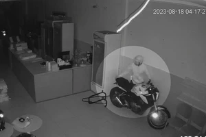 Trộm cạy cửa, lấy mô tô CBR 650R giá 246 triệu 