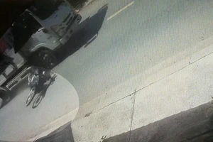 Va chạm với xe tải, cụ ông 72 tuổi tử vong