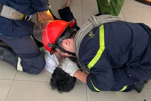 Cảnh sát cứu kịp thanh niên bị điện giật ngưng tim, ngưng thở