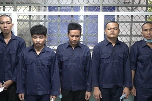 Tranh giành địa bàn hút hầm cầu, tụ tập dùng xà beng đánh người