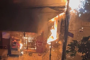 Hàng xóm ám ảnh vì không kịp cứu 2 trẻ em kẹt trong đám cháy ở Gò Vấp