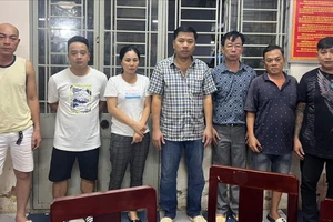 Sới bạc khủng ở bãi xe, vào cửa phải đọc mật khẩu