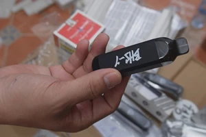 Công an bắt lô hàng trị giá 70 tỉ, nghi giả ở Tân Bình