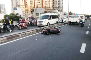 Gặp tai nạn trên cầu ông Lãnh, 2 người thương vong