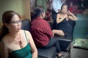 Sới bạc núp bóng phòng trà, vờ ‘chung độ’ để mua cơm, nước