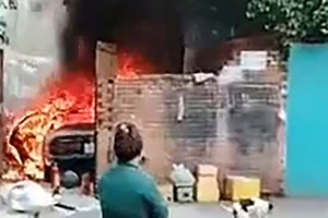 Điều tra vụ xe Lexus bốc cháy dữ dội ở Tân Phú