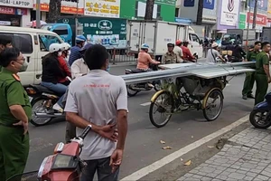 Va chạm với xích lô chở sắt, người phụ nữ tử vong