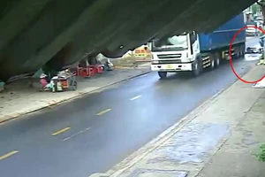 Xe container cán chết nam sinh lớp 10 rồi chạy khỏi hiện trường