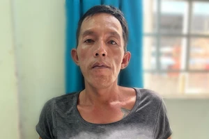 Từ bộ quần áo số 99, bắt kẻ trộm xe và hàng hóa của nam shipper ở Củ Chi