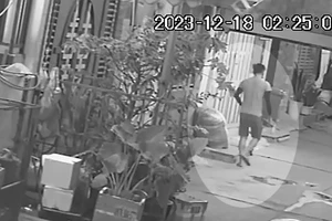 Điều tra vụ trộm leo khung sắt, đột nhập nhà dân lấy 3 điện thoại, 1 iPad