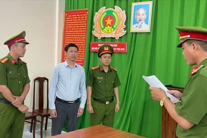 Khởi tố giám đốc Chi cục đăng kiểm Long An và 8 người khác