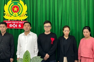 Nhà hàng Hàn Quốc có 180 tiếp viên sẵn sàng ‘đi khách’ giá 3,8 triệu/lần